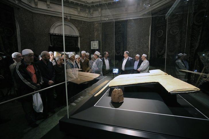 Hazreti Muhammed'in emaneti: Hırka-i Şerif ziyarete açıldı