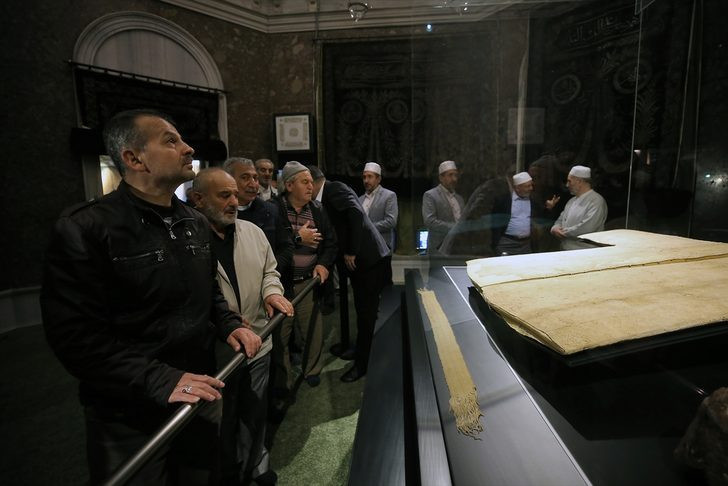 Hazreti Muhammed'in emaneti: Hırka-i Şerif ziyarete açıldı