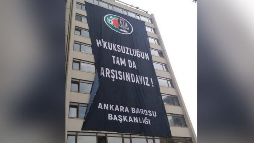 Ankara Barosu'ndan YSK'ya pankartla mesaj
