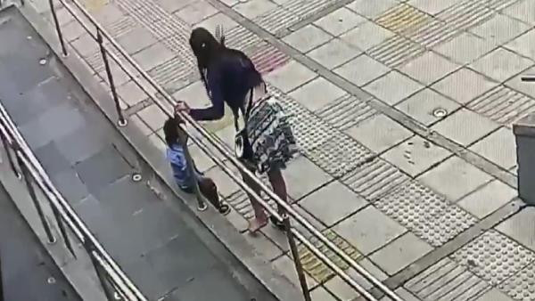 Halası dövdü, annesi ''Disiplin yöntemi'' dedi