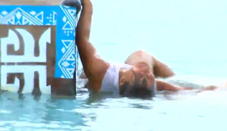 Survivor'da korku dolu anlar! Büşra sudan çıkamadı