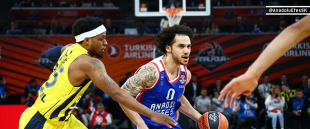 Anadolu Efes EuroLeague'de finale yükseldi