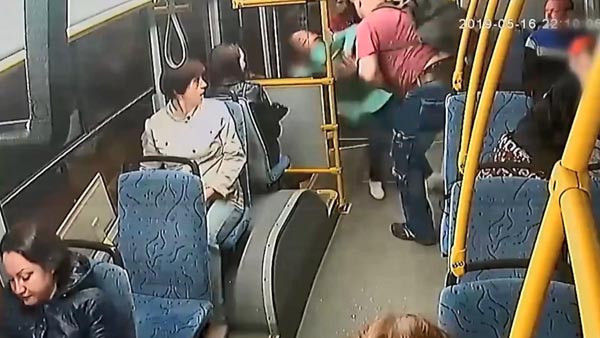 Otobüsteki dehşet dolu anlar kamerada