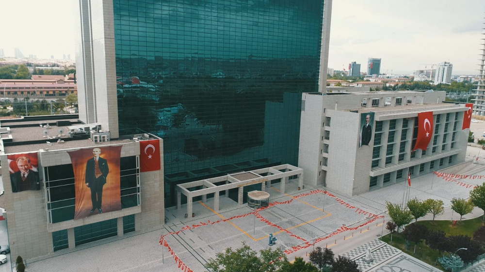 Ankara Büyükşehir Belediyesi'nden Nice Mutlu Yüzlere afişleri