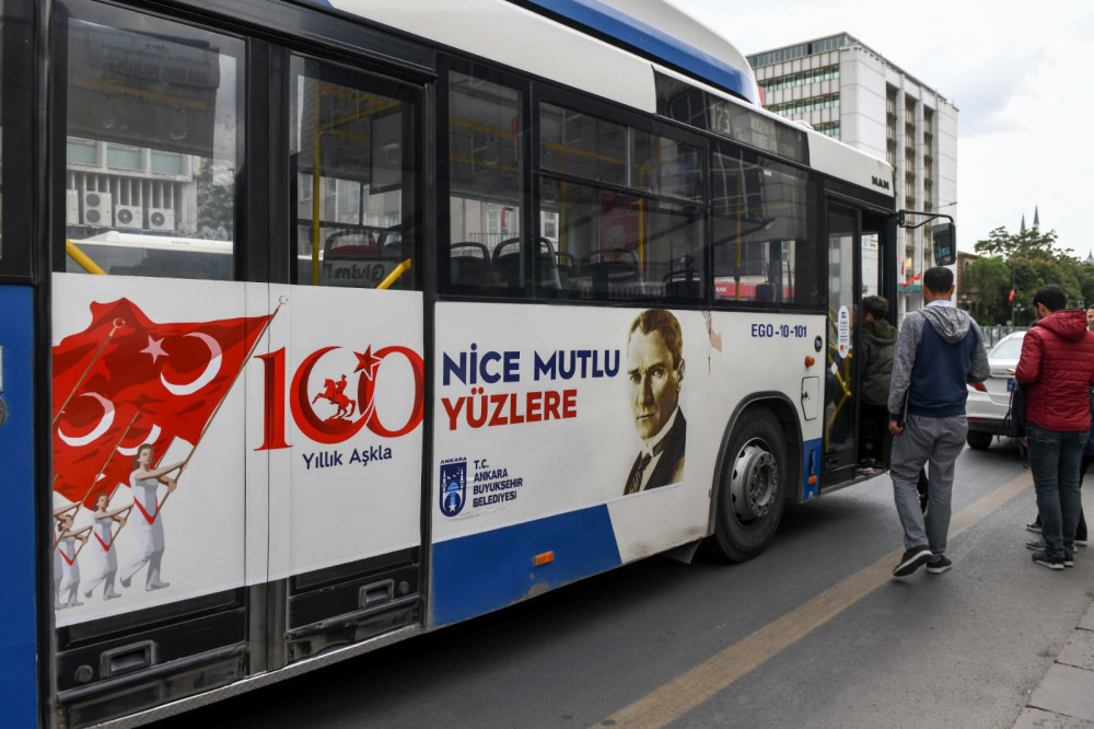 Ankara Büyükşehir Belediyesi'nden Nice Mutlu Yüzlere afişleri