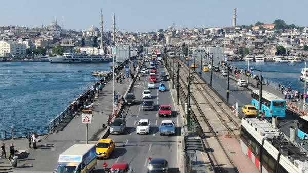 Galata Köprüsü'nde 19 Mayıs'a özel konvoy