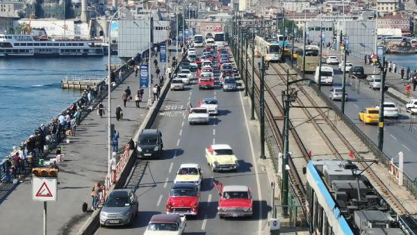 Galata Köprüsü'nde 19 Mayıs'a özel konvoy
