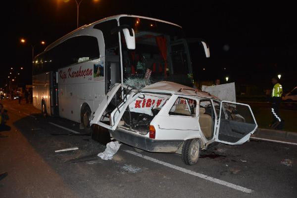 Otobüsün altında metrelerce sürüklendiler: 3 ölü - Resim : 1