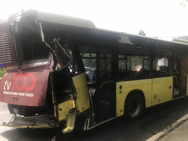 Sarıyer'de iki otobüs çarpıştı: Yaralılar var - Resim : 1