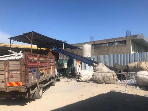 İstanbul'da korkunç olay ! Plastik öğütücünün içine düştü