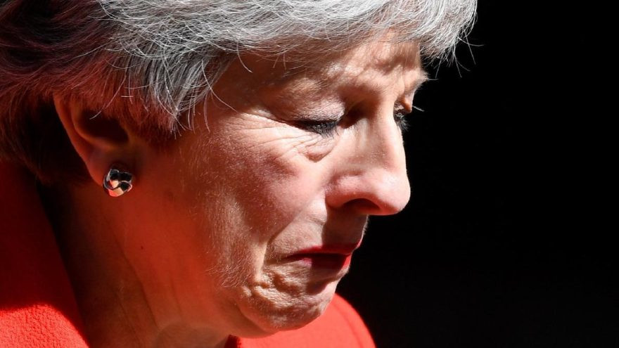 İngiltere Başbakanı May'den istifa kararı !