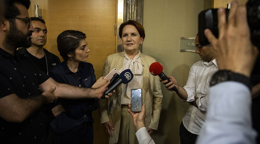 Akşener: ''Bir kere de delikanlı olun be!''