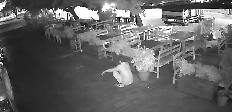Cezaevinden çıktığı gün 11 iş yerini soydu
