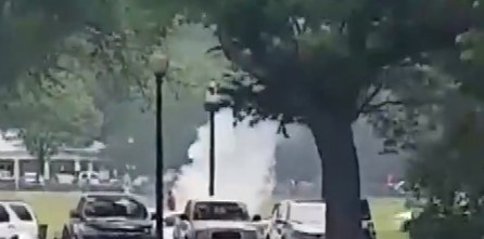 Beyaz Saray'ın dışında bir kişi kendini ateşe verdi