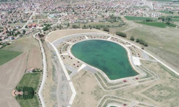 Şarkışla Belediyesi AK Parti amblemi şeklinde havuzy aptı