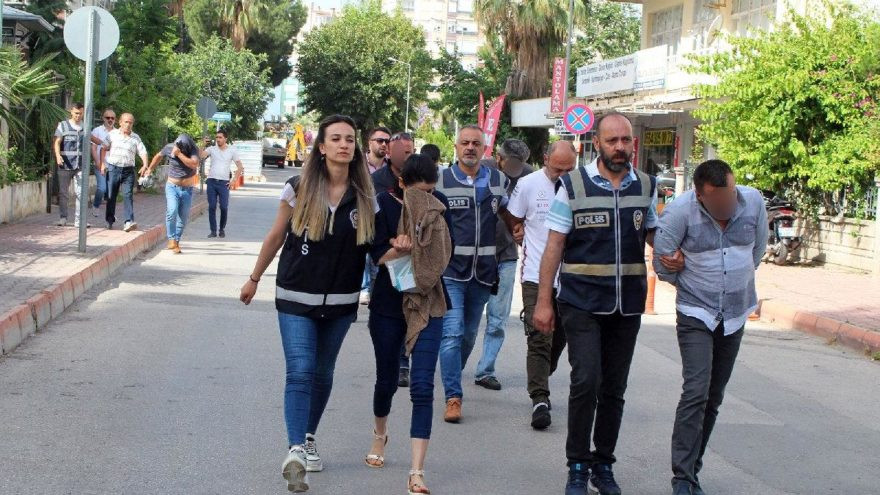 İnternetin hayali otomobil satıcı çetesi çökertildi