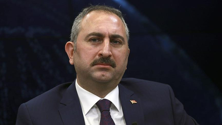Adalet Bakanı Gül: ''Kelepçeyi niye takıyorsunuz ?''