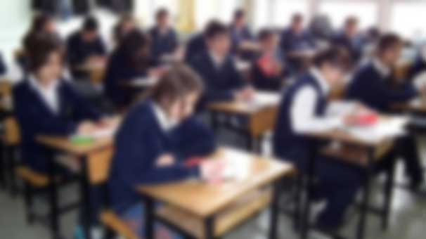 Sınıfta porno rezaleti ! Öğretmen gözaltına alındı