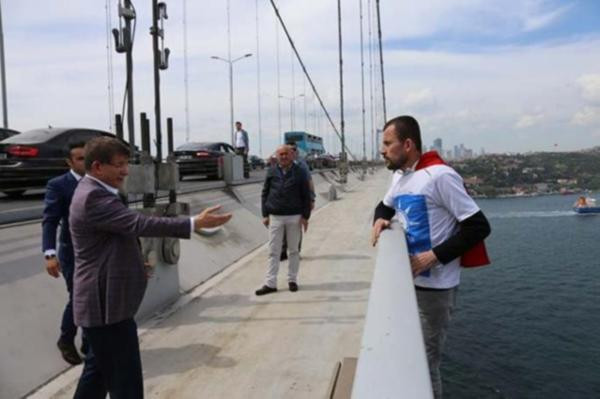 Ahmet Davutoğlu intihara kalkışan genci böyle kurtardı