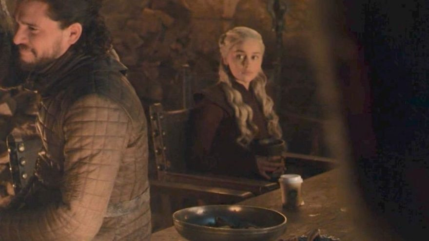 İzleyenler şaştı kaldı ! Ünlü dizide ''Starbucks'' sürprizi