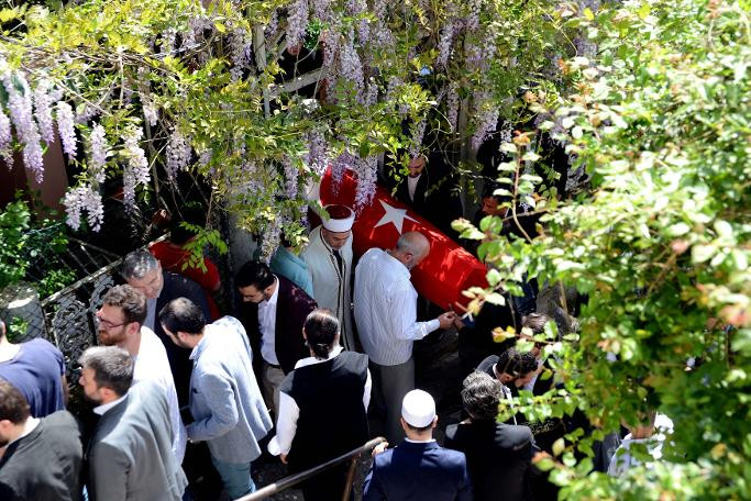 Fesli Kadir'in cenazesini Türk Bayrağı'na sardılar
