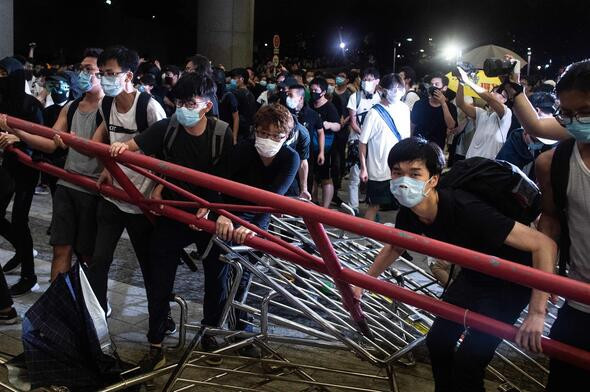 Hong Kong'ta gerilim tırmanıyor