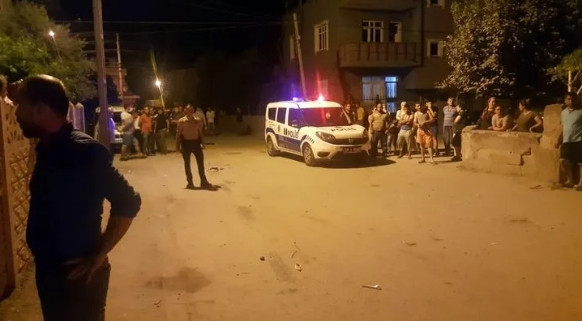 Suriyeliler mahalleyi savaş alanına çevirdi: 11 yaralı !