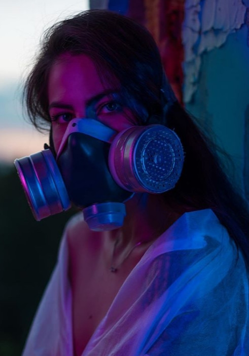 Çernobil'de soyunan modelden bir üstsüz fotoğraf daha
