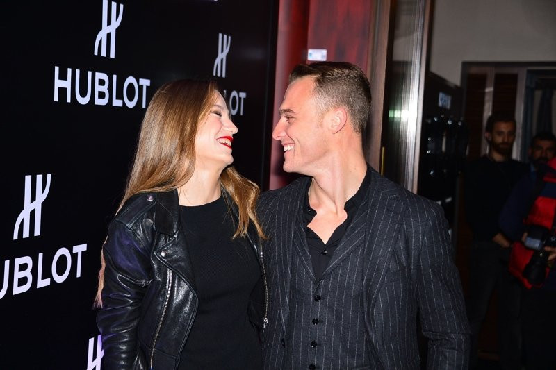Kerem Bürsin’den Serenay Sarıkaya’ya ağır gönderme