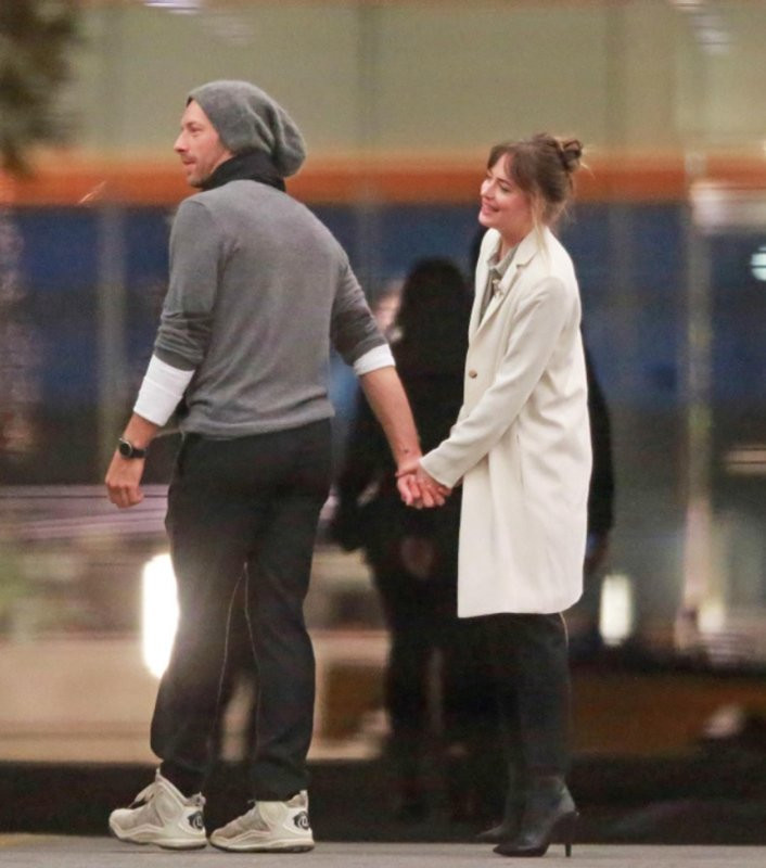Dakota Johnson ve Chris Martin 2 yıllık ilişkisini bitirdi