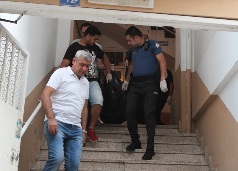 Antalya’da korkunç manzara! Yarı çıplak halde ölü bulundu