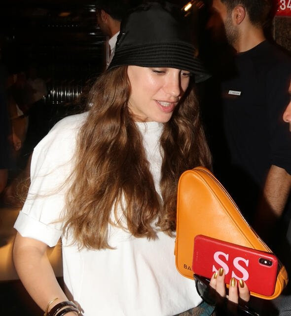Serenay Sarıkaya geri döndü
