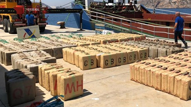 Emniyet haber verdi, uluslararası sularda 12 ton esrar yakalandı