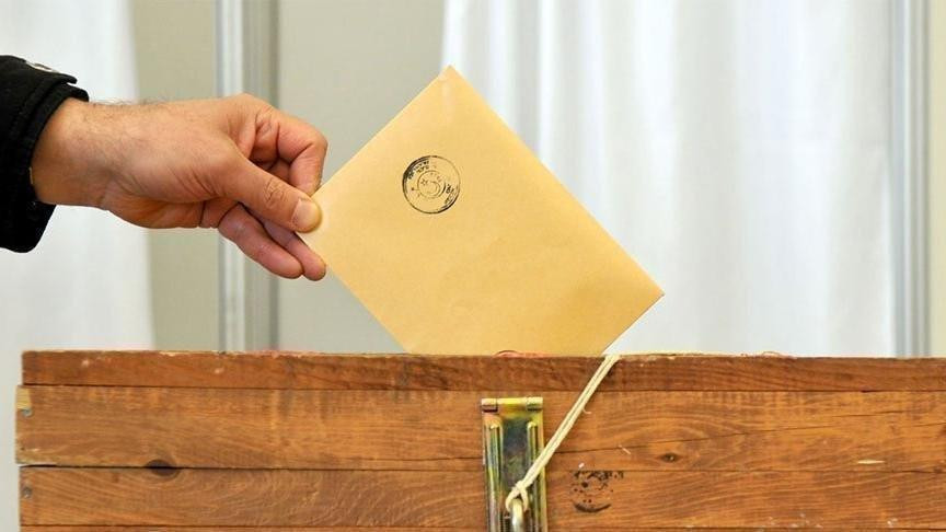 3 ilçe ve bir beldede oy verme işlemi başladı