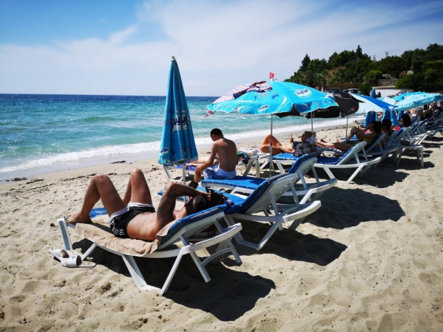 Tatilciler Kuşadası'na akın etti - Resim : 2