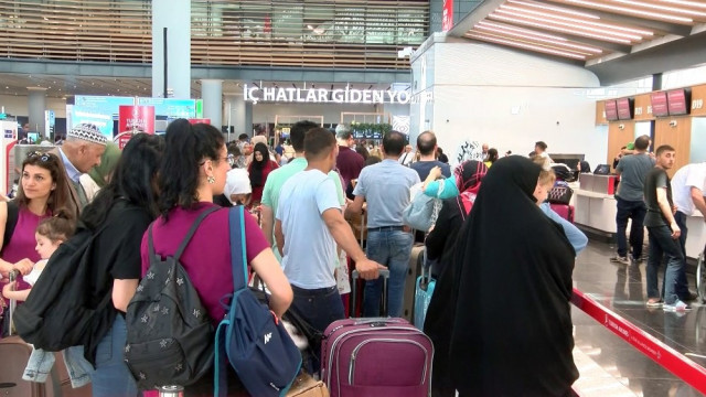 Oyunu kullanan havalimanına akın etti