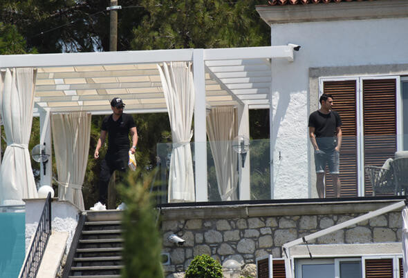 3 bin 500 metrekarelik araziye yaptırdı... Mesut Özil'in rüya villası !