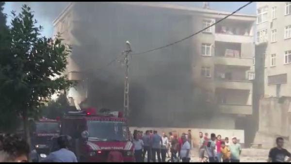 Bağcılar'da korkutan yangın ! Mahalleli sokağa döküldü - Resim : 1