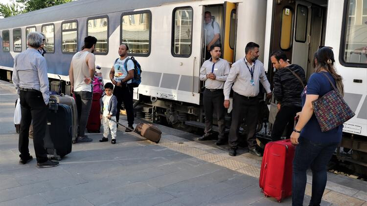 Tahran-Van arası tren seferleri yeniden başladı