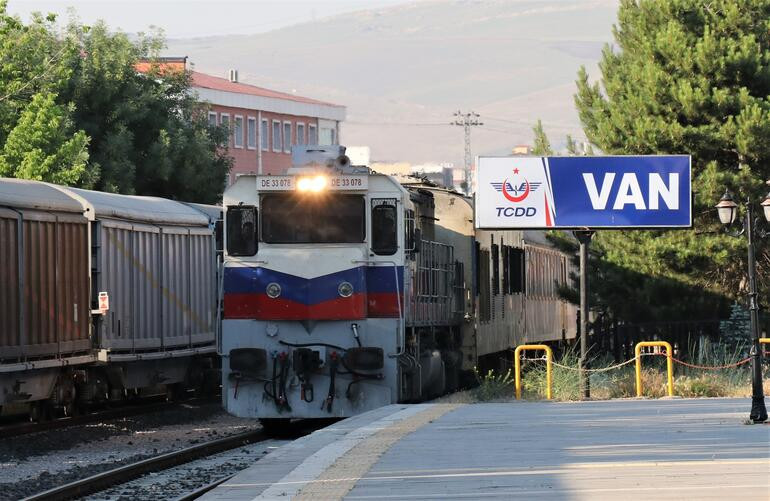 Tahran-Van arası tren seferleri yeniden başladı
