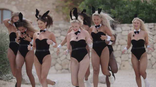 Kadın yarışmacıları Playboy tavşanı yaptılar !