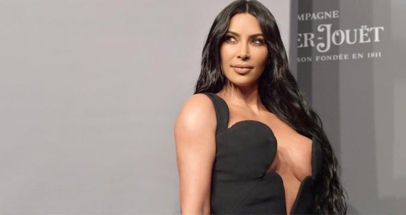 Kardashian tatilde ! Cesur mayokinisiyle yürek hoplattı
