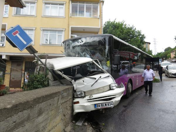 İstanbul'da ikinci halk otobüsü kazası: Yaralılar var
