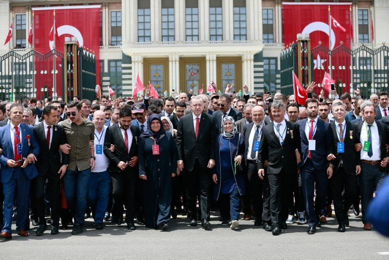 Erdoğan 15 Temmuz Anıtı başında dua etti