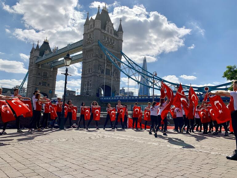 Londra ve İstanbul'da eş zamanlı 15 Temmuz anması
