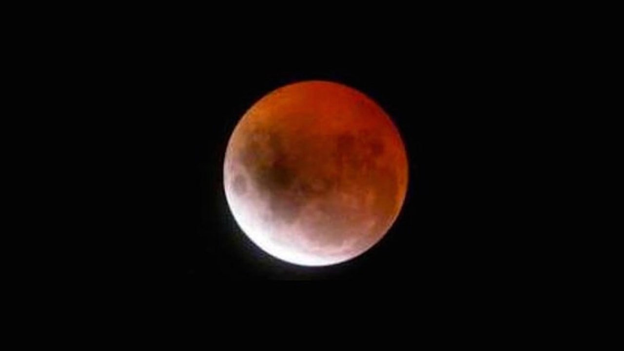 Bu gece gökyüzüne bakmayı unutmayın ! Ay tutulması Türkiye'den de izlenebilecek