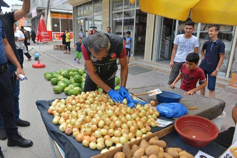 Yer: Adana! Polis eldiveni giyip...
