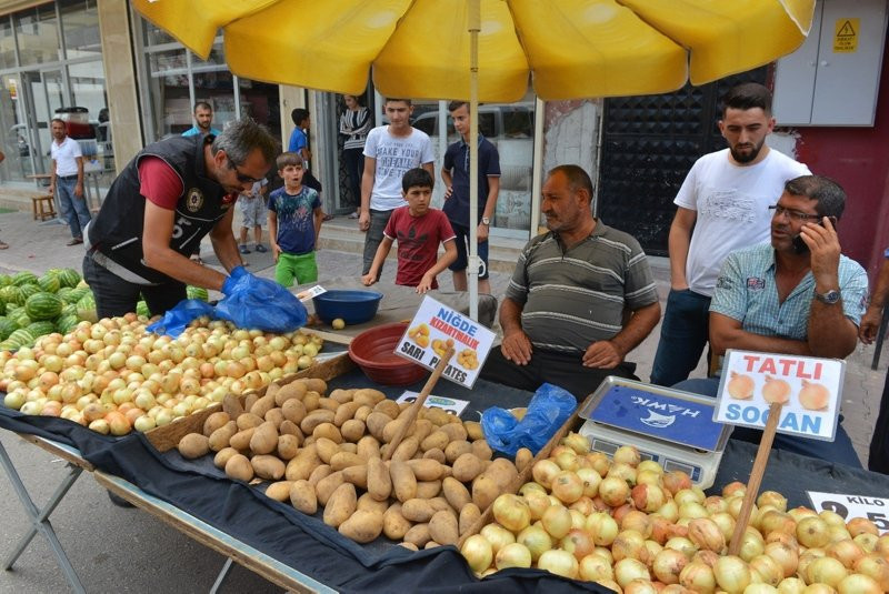 Yer: Adana! Polis eldiveni giyip...