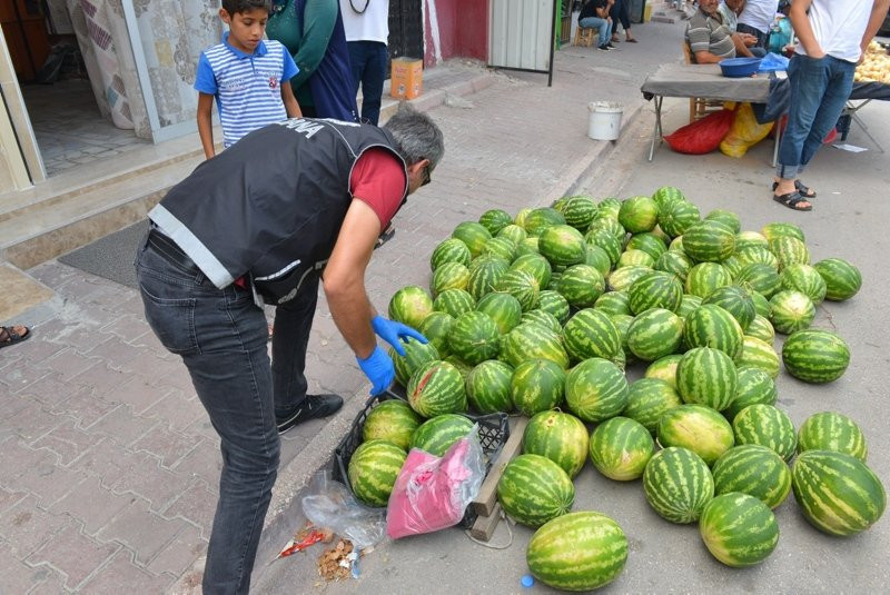 Yer: Adana! Polis eldiveni giyip...