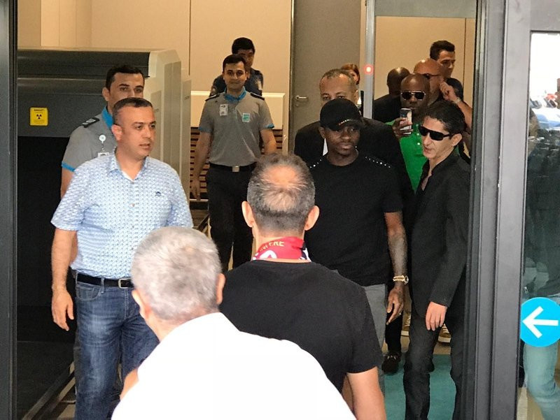 Galatasaray'ın yeni transferi Jean Michael Seri İstanbul'a geldi